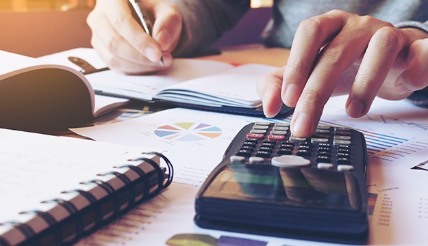  المالية والتأمين والضرائب