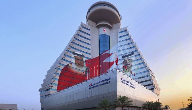 قرارات سمو ولي العهد ترسم خريطة طريق شاملة لتعزيز استدامة النمو الاقتصادي... غرفة البحرين:   توجيهات سمو ولي العهد بتوفير ثلاث فرص عمل لكل باحث تمثل نقلة نوعية في تمكين الكفاءات الوطنية