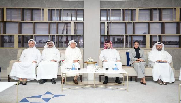 هيئة تنظيم سوق العمل وغرفة البحرين تستعرضان المستجدات التنظيمية لاستخدام العمالة الأجنبية