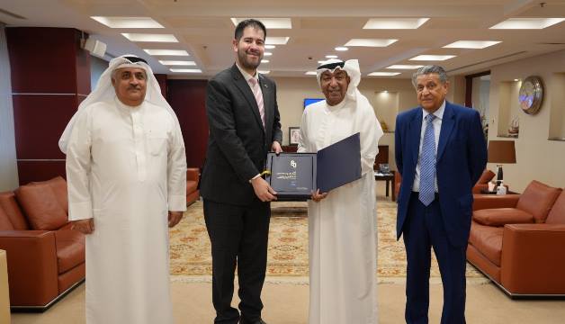 رئيس "الغرفة" يبحث مع سفير الباراغواي فرص التعاون في مجالات الأمن الغذائي