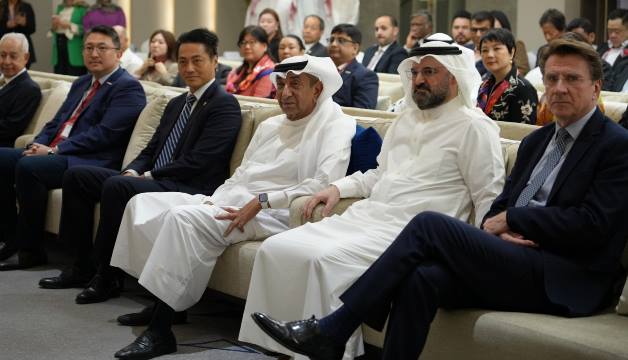 خلال لقاء ثنائي مع وفد تجاري رفيع المستوى من هونغ كونغ ...ناس:  حريصون على تعزيز مسارات التعاون التجاري مع هونغ كونغ ودعم المشاريع لتحقيق المزيد من فرص النمو والازدهار