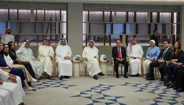    إيماناً من الغرفة بالتشجيع على الوظائف المهنية لأهميتها في بناء تنمية اقتصادية مستدامة،  "الغرفة" تختتم برنامجها الصيفي "جرب تشتغل"  