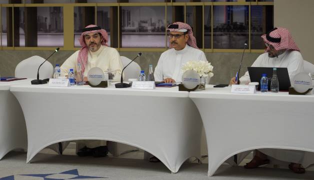 "الغرفة" تبحث تحديات القطاع السياحي مع أصحاب الفنادق وسبل التطوير