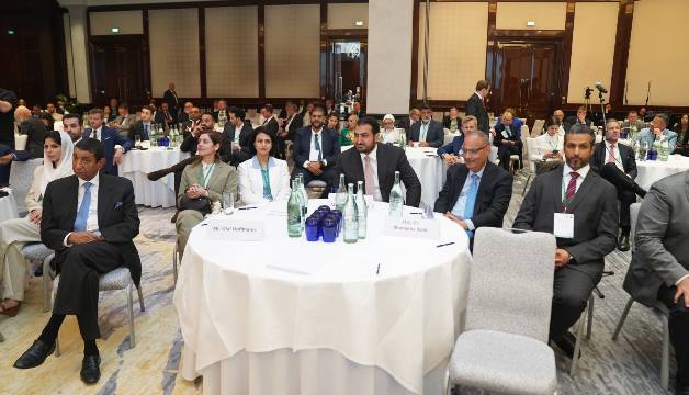 رئيس الغرفة يستعرض مقومات الجذب الاستثماري في البحرين خلال الملتقى الاقتصادي العربي الألماني.