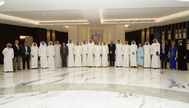 بحضور رؤساء تحرير الصحف المحلية… رئيس غرفة تجارة وصناعة البحرين يستعرض التوصيات الرئيسية لمنتدى باب البحرين الاقتصادي 2025