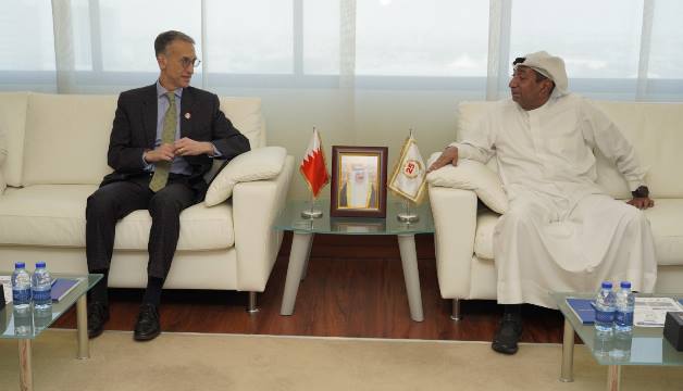 Chairman of Bahrain Chamber bids farewell to US Ambassador