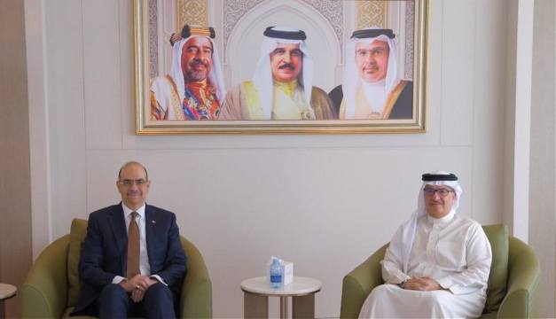 وزير العمل ورئيس غرفة البحرين يؤكدان أهمية تعزيز الشراكة لدعم سوق العمل والتنمية الاقتصادية