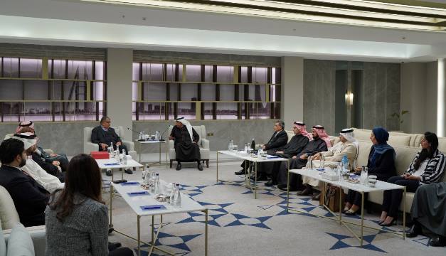 مذكرة تفاهم مشتركة بين غرفة البحرين و جمعية المحامين لتعزيز التعاون في المجالات القانونية والتشريعية المتعلقة بالعمل الاقتصادي. 