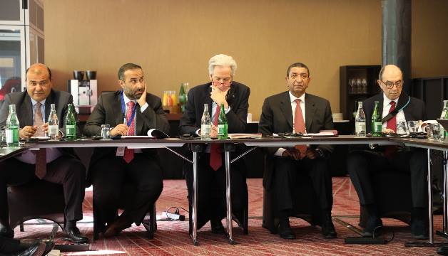 خلال اجتماع مشترك مع أعضاء الجانب العربي في مجلس إدارة الغرفة العربية السويسرية والسفراء العرب في برن وجنيف.. ناس: البحرين تولي التكامل الاقتصادي العربي أهمية بالغة كونه ركيزة لإرساء دعائم العمل العربي المشترك. 