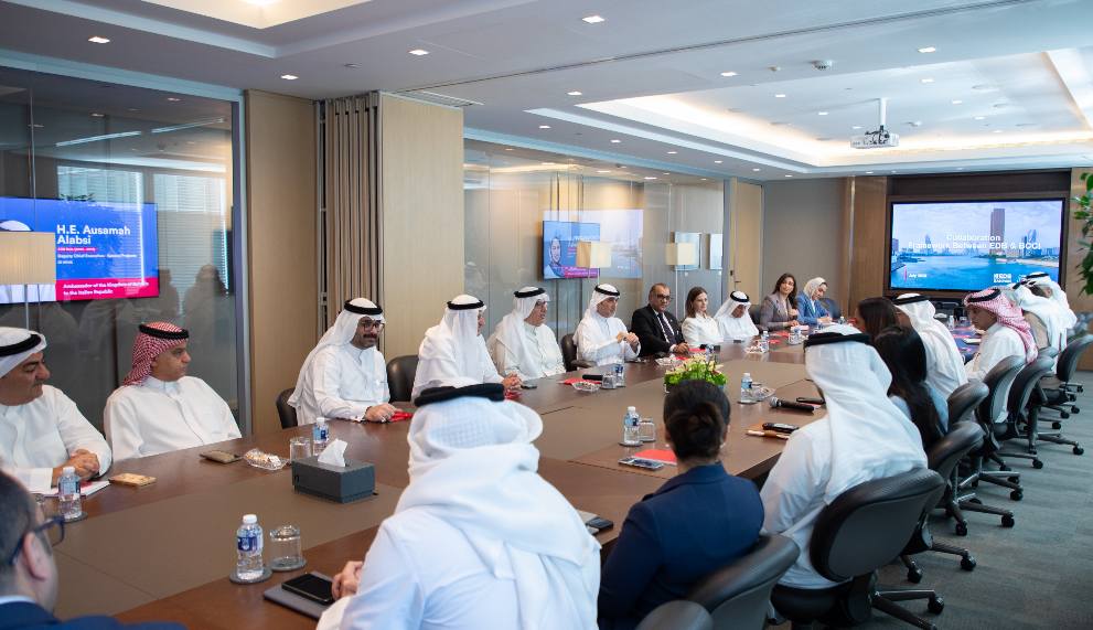 وزير التنمية المستدامة الرئيس التنفيذي لمجلس التنمية الاقتصادية تبحث مع رئيس غرفة البحرين تعزيز التعاون لدعم التنمية الاقتصادية
